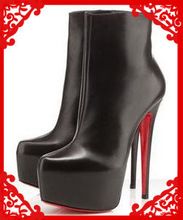 Bota Plataforma Fundo Vermelho